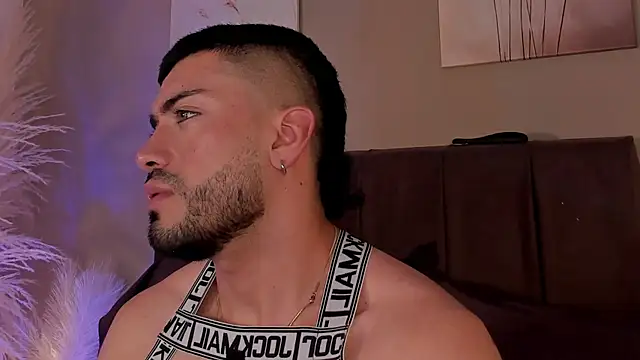 Chatroom XXX en direct de Alexander_Diazz