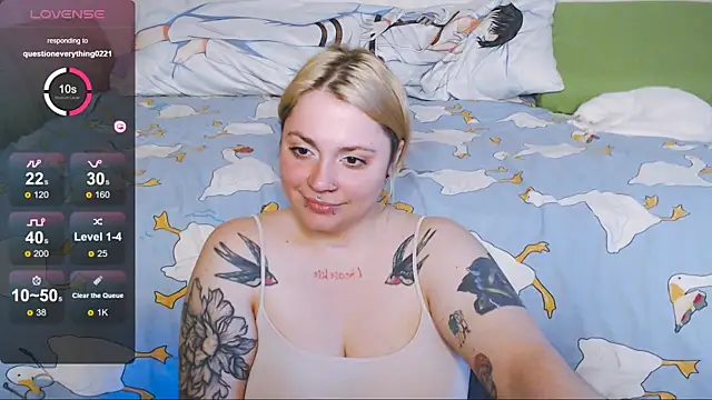 EyesUpHere8 XXX чат на живо