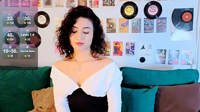 Maya_Rogerss élő XXX-chatje