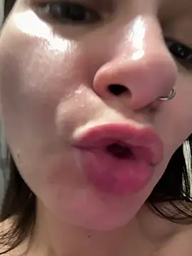 lunalovelee Adlı Modelin Canlı XXX Sohbeti