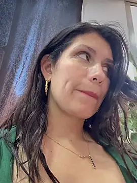 Alysson-- live XXX chat