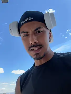 Latinmoster_boss XXX чат на живо