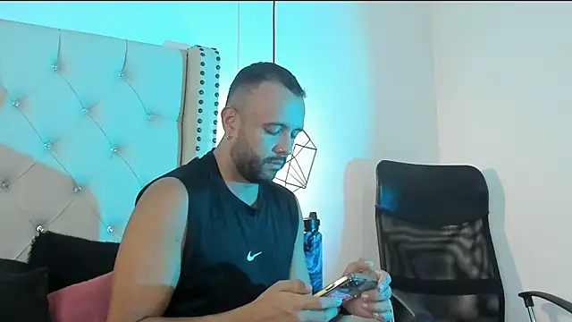 Lyam_Voss live XXX chat