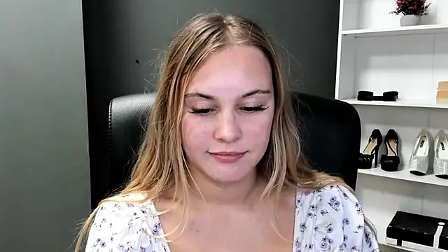 kitty_valeria Adlı Modelin Canlı XXX Sohbeti