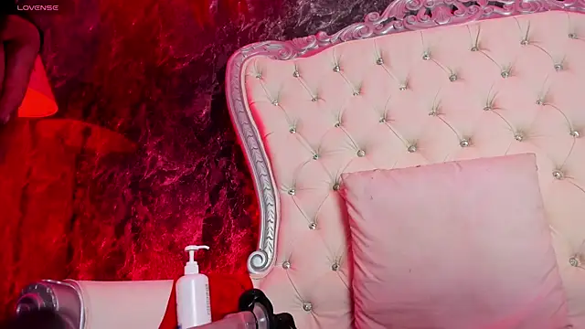 Chat +18 de MirandaSould ao vivo