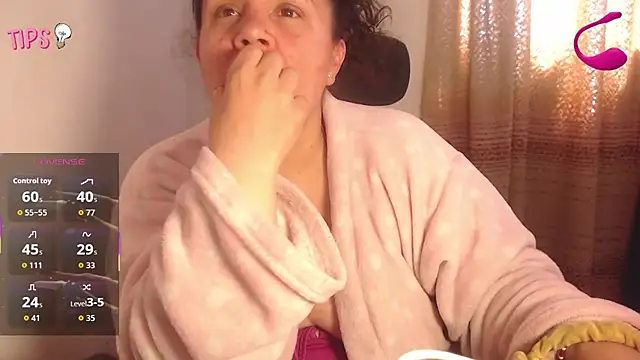 agathamiller01 Adlı Modelin Canlı XXX Sohbeti