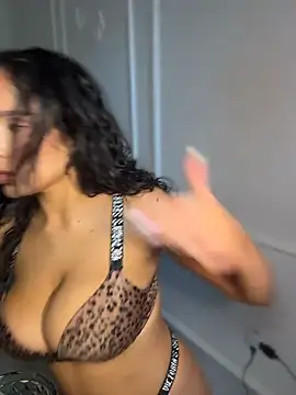 XXX chat uživo modela CardiSweetBaby