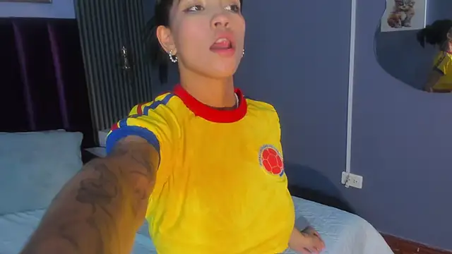 LauraAristizabal's Live XXX Chat