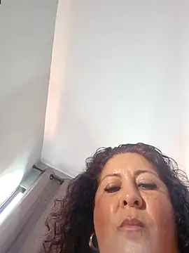 Živý XXX chat CurvyFireLatina