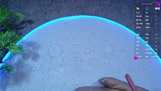 ReinaChloe 即時 XXX 聊天