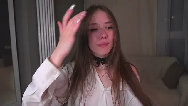 tinyanie élő XXX-chatje