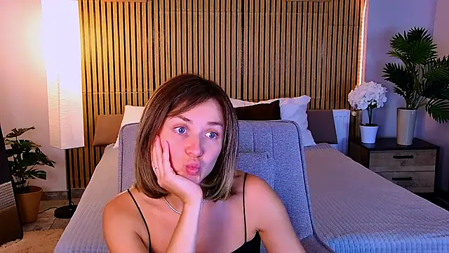 EmeraldGlow Chat XXX live