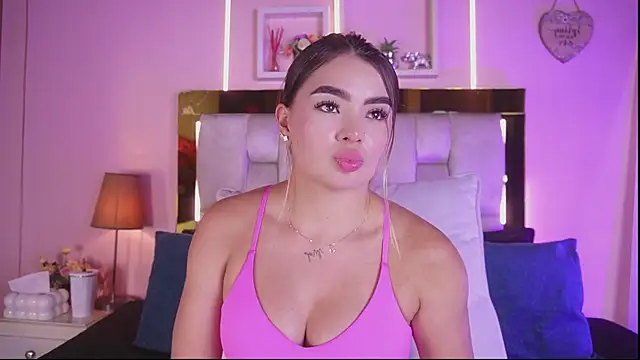 emmy_r Chat XXX in diretta