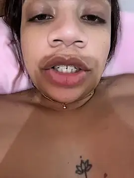 Morenacarioca3 Chat XXX in diretta