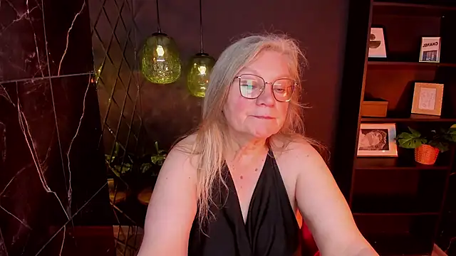 NataliMellow Adlı Modelin Canlı XXX Sohbeti