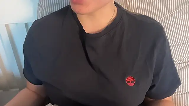 Chat +18 de Lucyschickt ao vivo