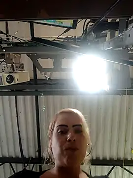Shirley0810 élő XXX-chatje