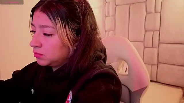 Dahiana_Dmour_ élő XXX-chatje