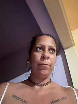 Chat +18 de wildfarmbabe ao vivo