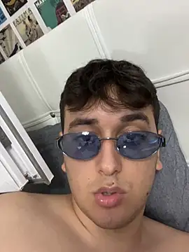 imjustaboyy1 Adlı Modelin Canlı XXX Sohbeti