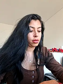 Luianna Adlı Modelin Canlı XXX Sohbeti