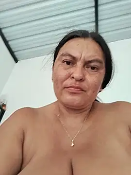 Chat XXX en directo de Horny-Mommy-Dirty