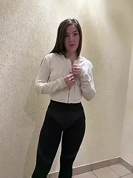 Kira711q's Live XXX Chat
