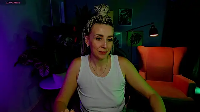 MonicaRiley Adlı Modelin Canlı XXX Sohbeti