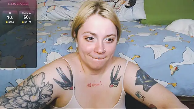 EyesUpHere8 Live XXX Chat
