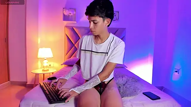 Baby_noahtt élő XXX-chatje