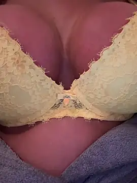 F3ckd0lllucy's Live XXX Chat