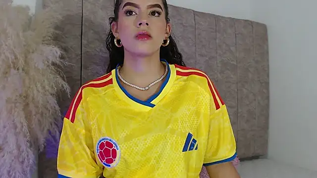 Lucyhunter live XXX chat