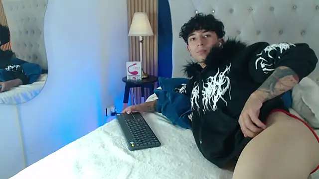 Aiden_Rivers_'s Live XXX Chat