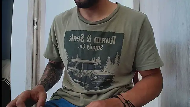 แชท XXX สดของ thomas_gun