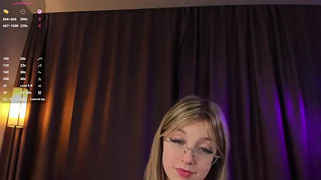 NovaOliphant's Live XXX Chat