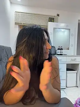 Meganmilk1 Adlı Modelin Canlı XXX Sohbeti