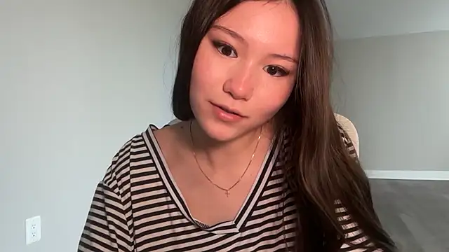 luvvivii Adlı Modelin Canlı XXX Sohbeti