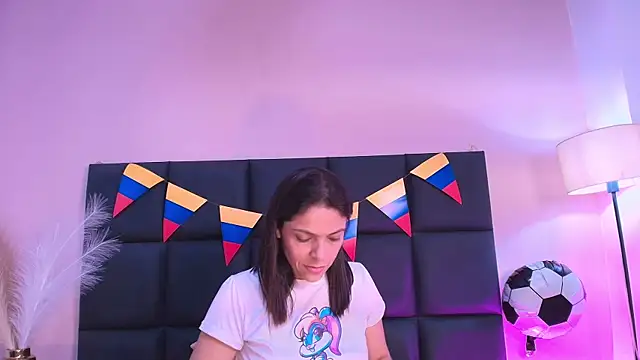 AnnaBroooks' Live XXX Chat