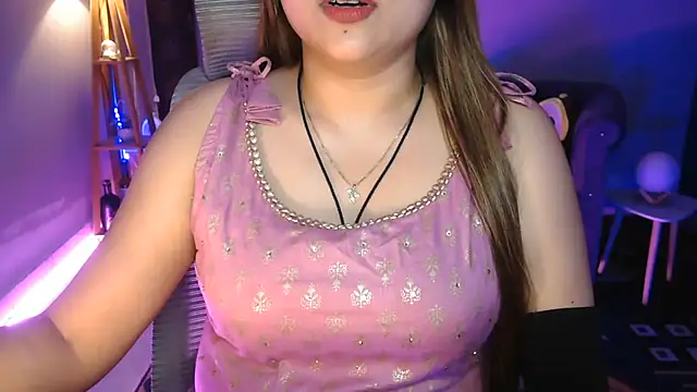 XXX chat uživo modela Mitikaa