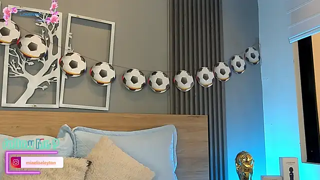 Elise-Leyton Live XXX Chat