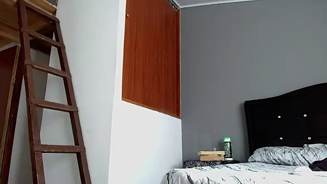 Emilia_1995's Live XXX Chat