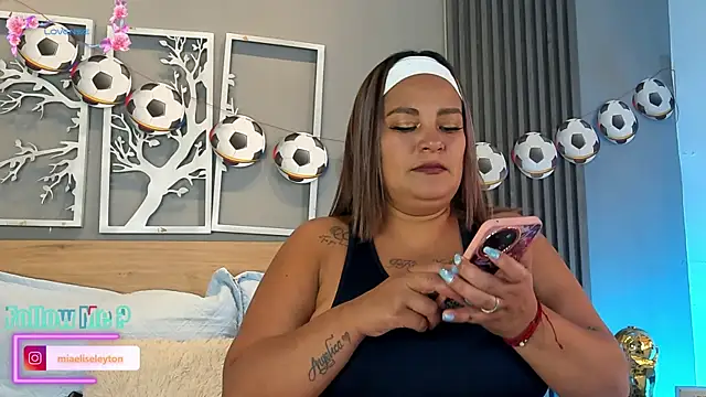 XXX chat uživo modela Elise-Leyton