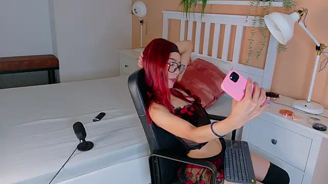 Chatroom XXX en direct de AntonellaCherry__