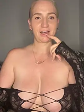 Онлайн чат XXX BootyQueenApril