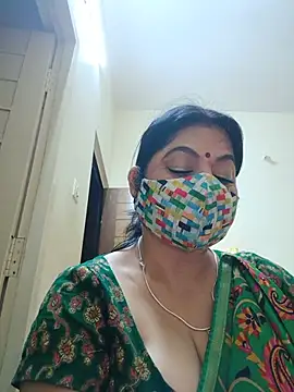 Ratna-777's Live XXX Chat