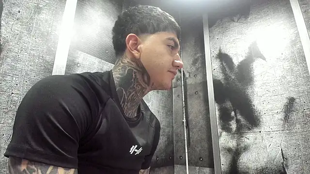 Chatroom XXX en direct de Gury_tattoo
