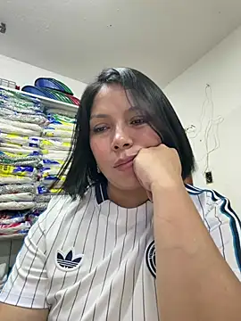 ISABELLA__LUNA: απευθείας συνομιλία ΧΧΧ