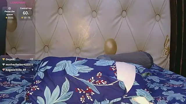 Curvy_Priya_ Chat XXX in diretta