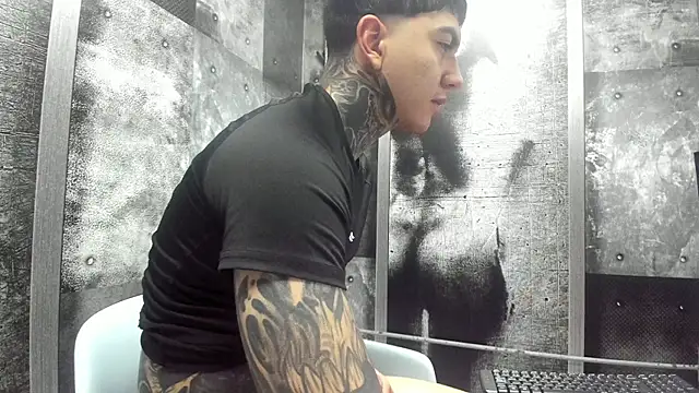 Chat +18 de Gury_tattoo ao vivo