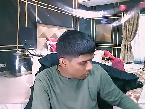 IndianThuggin Adlı Modelin Canlı XXX Sohbeti